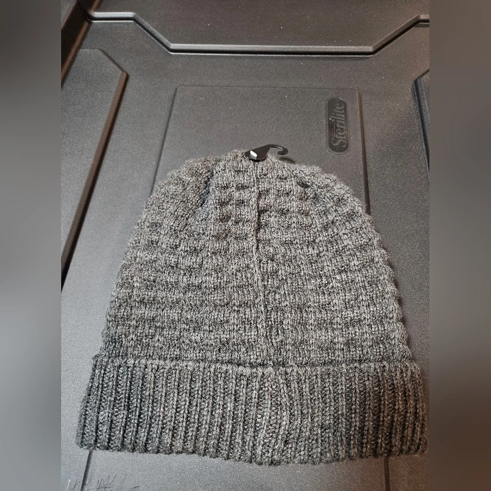 Northeast Outfitters Youth Cozy Cabin Icon Patch Beanie: GRAY/SHARK: NWT: OS